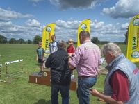 Uczeń klasy 2 na podium.