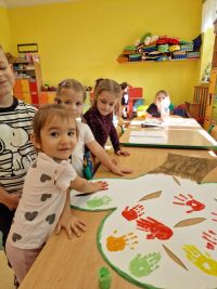 Natalka odciska swoją dłoń