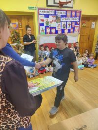 Mikołaj odbiera nagrodę