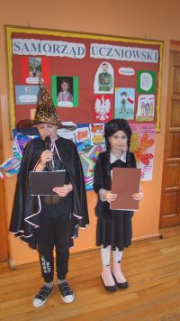 Reprezentanci samorządu czytają o Andrzejkach