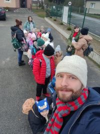 1. Wycieczka przed szkołą.