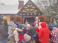 4. Wycieczka przy domku Czerwonego Kapturka