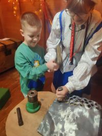 12. Jaś pomaga Śnieżynce