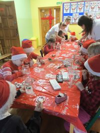 Uczniowie klasy I na warsztatach z kołem gospodyń