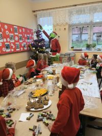 Grinch kradnie gwiazdę z choinki