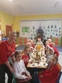 Mikołajkowy poczęstunek klasy 2