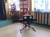 Występ muzyczny ucznia klasy II.