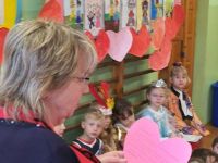 7. Pani Dyrektor składa zebranym walentynkowe życzenia