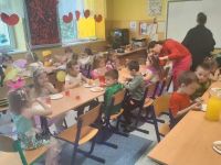 10. Tłustoczwartkowy poczęstunek przygotowany przez rodziców