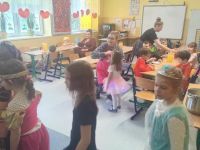 11. Dzieci w kolejce do gofrów