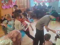 17. Rozdawanie poczty walentynkowej