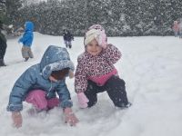 4. Marysia i Łucja na śniegu