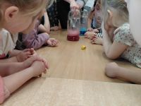 3. Kolorowe mikstury gotowe do robienia bąbelków