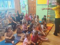 4.Animatorka zadaje pytania uczniom - interakcja