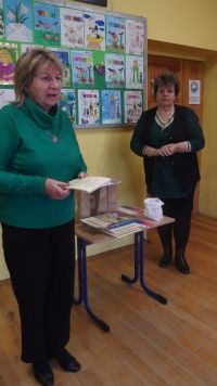 Pani Dyrektor przemawia do uczestników konkursu